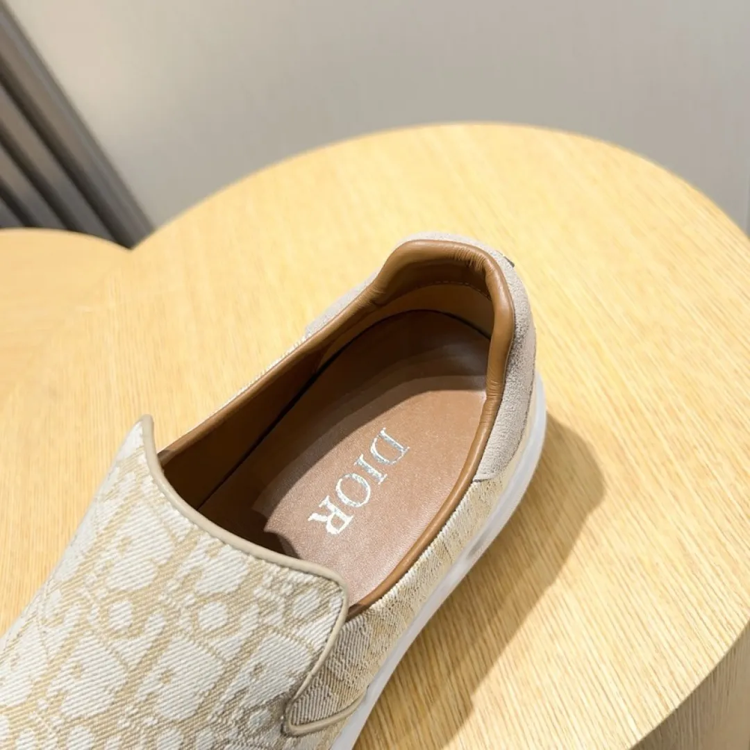 Men's men's shoes💰P380💰[DIOR] Dior's new slip-on shoes🆕Exclusive hot-selling items✨Very comfortable on the feet, fine workmanship Material: Original fabric➕High-quality sheepskin lining + original wear-resistant outsole👍🏻Features: High-end and comfortable, purely handmade to create the perfect shoe that suits you best. Number of yards: 38–45